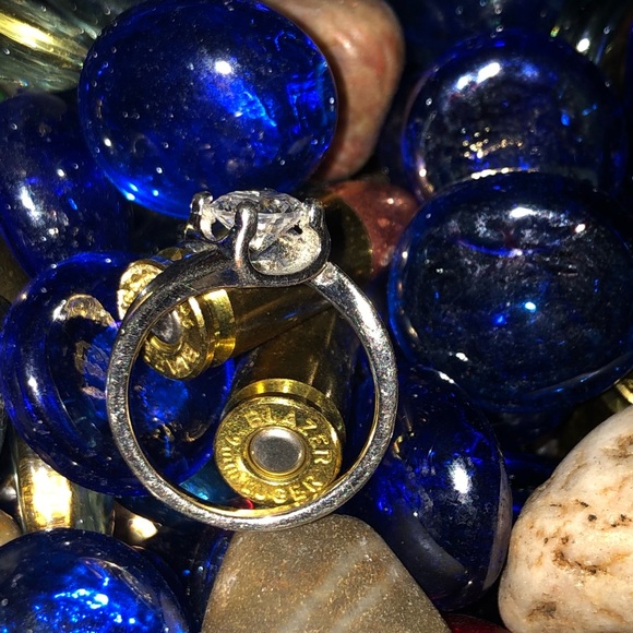 Moissanite solitaire ring - Picture 4 of 9